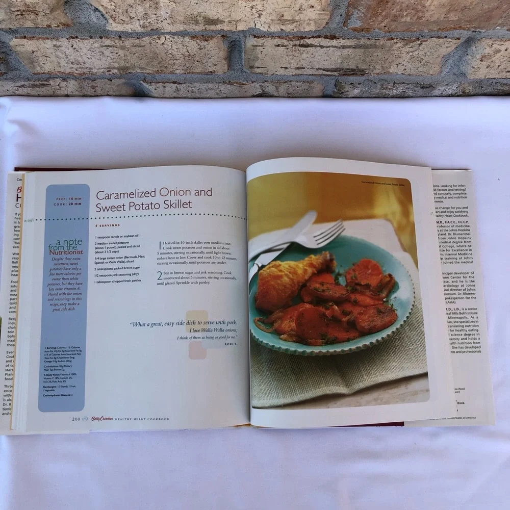 Vintage 2005 Betty Crocker Heart Healthy Cookbook Hard‎ Cover Book